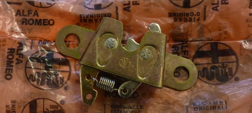 Schloss-Motorhaube AR 33 (90-94)