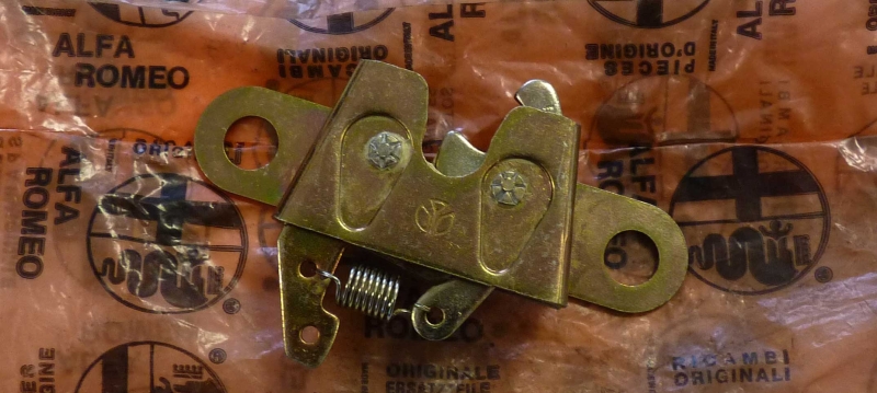 Schloss-Motorhaube AR 33 (90-94)