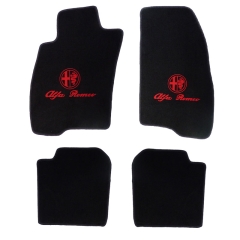 Fußmattensatz Alfa MITO 4tlg. schwarz/rotes Emblem Tuftvelour, gekettelt